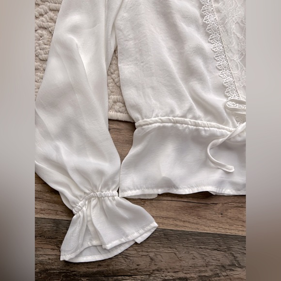 White drawstring blouse - Picture 2 of 4